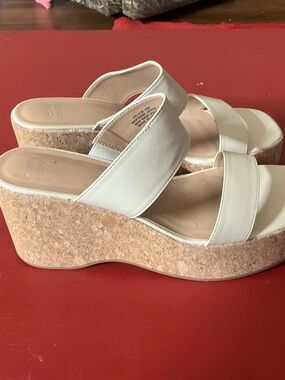 NWT Crown and Ivy size 10M heeled sandals